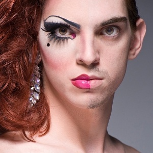 "As imagens apareceram em cerca de 100 blogs, sites e revistas de mais de 20 países. Os pedidos chegam diariamente", disse Leland Bobbé - Half Drag/ Leland Bobbé