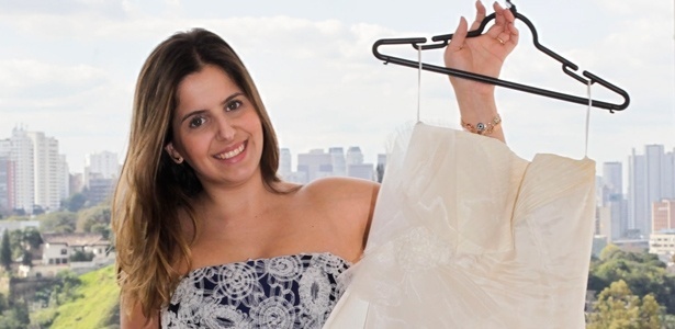 Daniela Adoni Varon, 29 anos, pegou a renda do vestido de noiva e fez outra peça de festa - Fernando Donasci/UOL