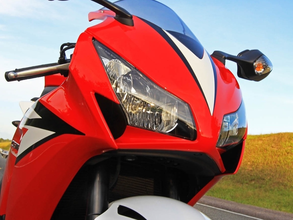 Farol pontudo e entradas de ar acabaram com visual arredondado da versão anterior - Infomoto