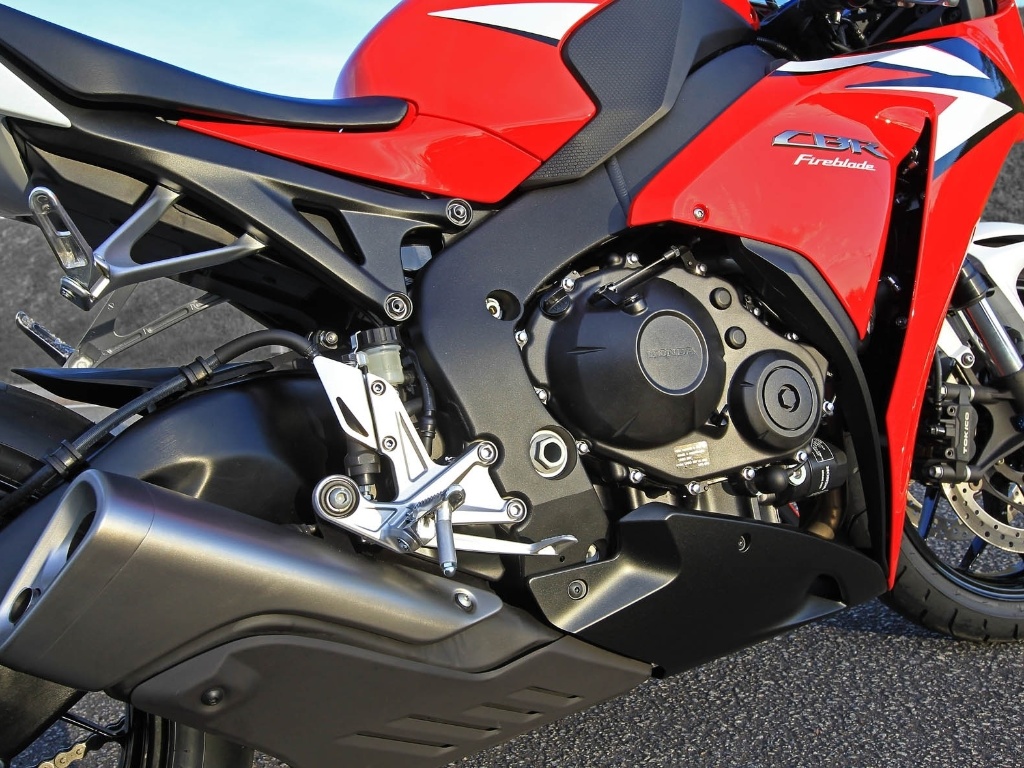 Motor de quatro cilindros manteve os 178,1 cv de potência máxima, mas com novo mapeamento - Infomoto