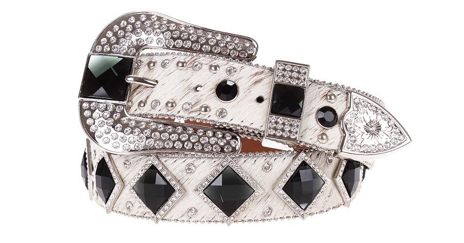 Cinto importado Master em couro e pelo com detalhes em strass, rebites e pedrarias; R$ 299,90, na Rodeo West (www.rodeowest.com.br) Preço pesquisado em agosto de 2012 e sujeito a alterações - Divulgação