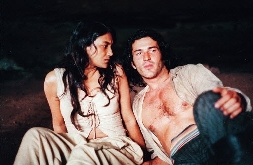 Dira Paes e o ator argentino Ivo Cutzarida em cena de "Anahy de Las Misiones" - Divulgação