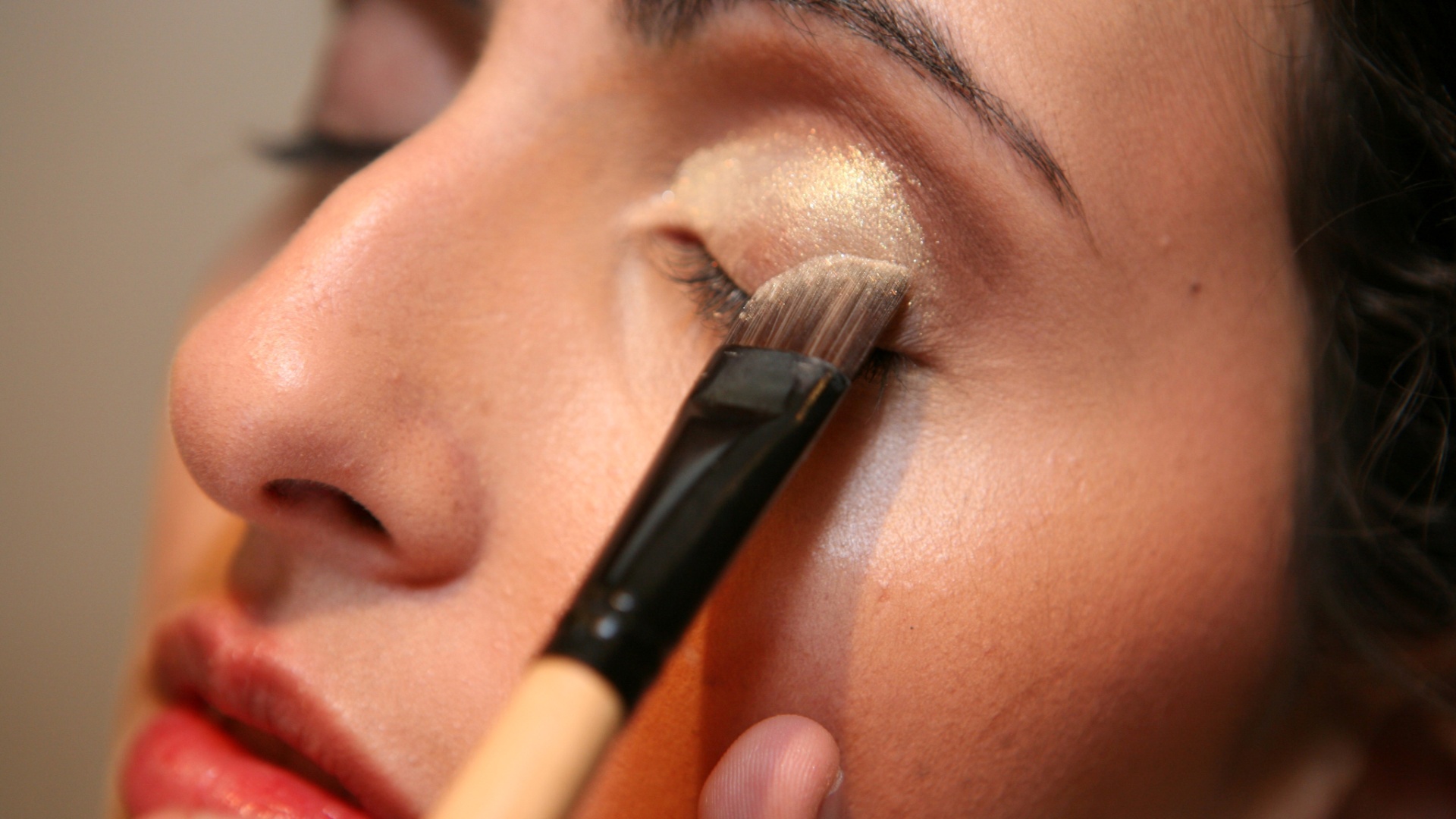 Imagem passo a passo make e cabelo Sheraton - Monalisa Lins/UOL