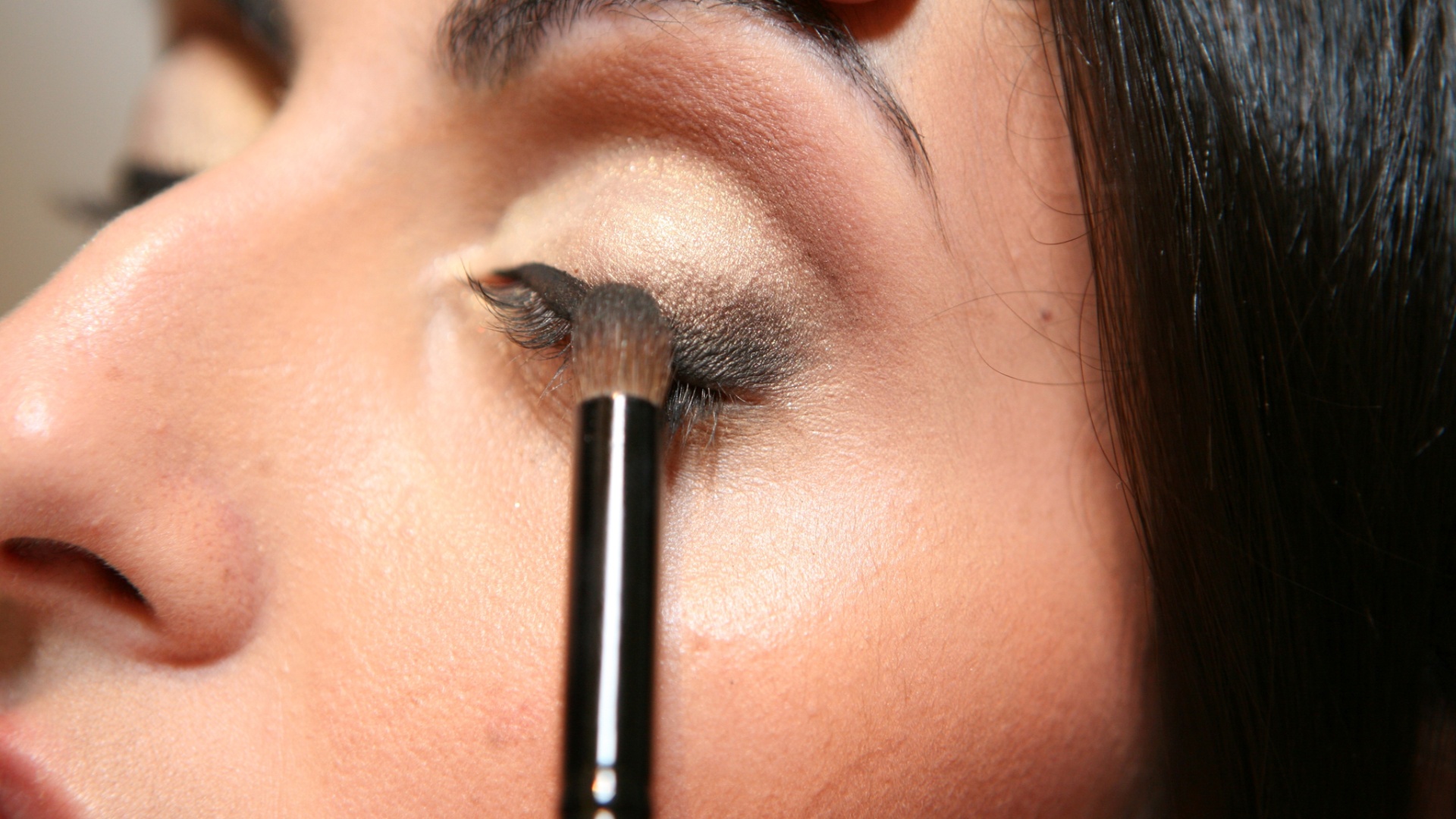 Imagem passo a passo make e cabelo Sheraton - Monalisa Lins/UOL