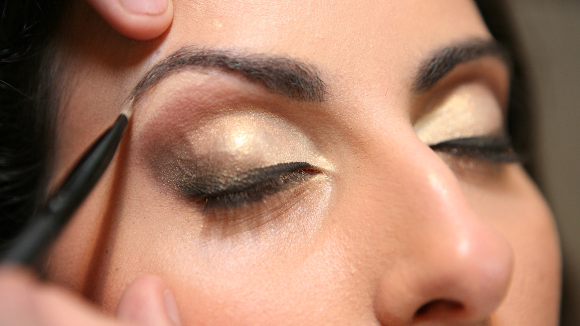 Imagem passo a passo make e cabelo Sheraton - Monalisa Lins/UOL