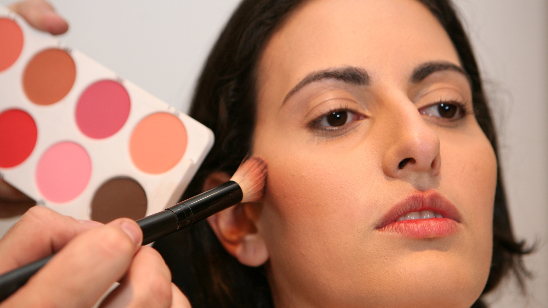 Imagem passo a passo make e cabelo Sheraton - Monalisa Lins/UOL