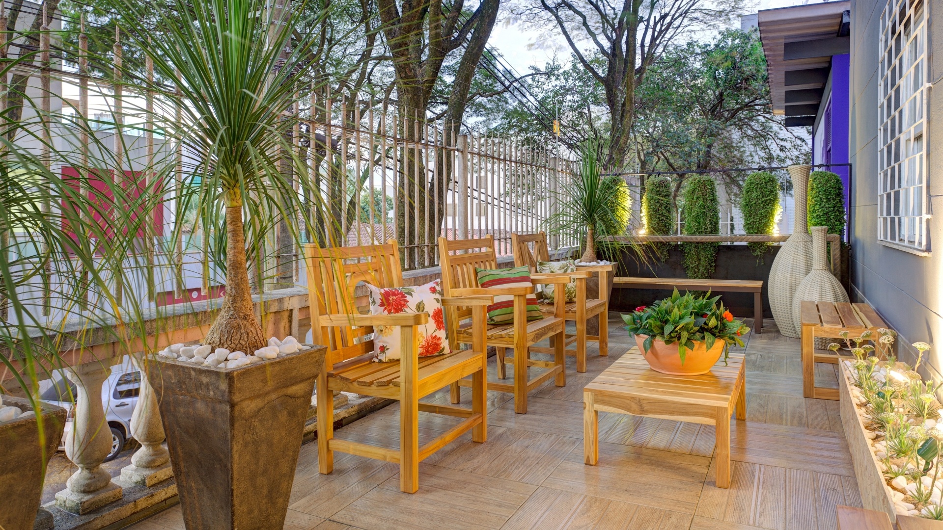 Jardim e Terraço do Cerrado desenhado por  Deborah Ventura para a Morar Mais por Menos em Belo Horizonte, Minas Gerais (16/08 a 30/09/2012):  plantas regionais - extraídas e cultivadas de maneira ecologicamente correta - são alternativas sustentáveis e que mantêm a identidade local dos jardins - Gustavo Xavier/ Divulgação