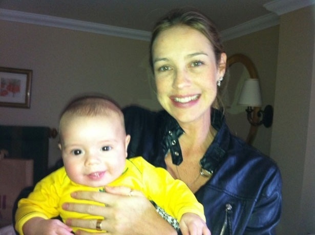Luana Piovani publica foto do filho sorrindo e afirma que ele está cada dia mais esperto (14/8/12)