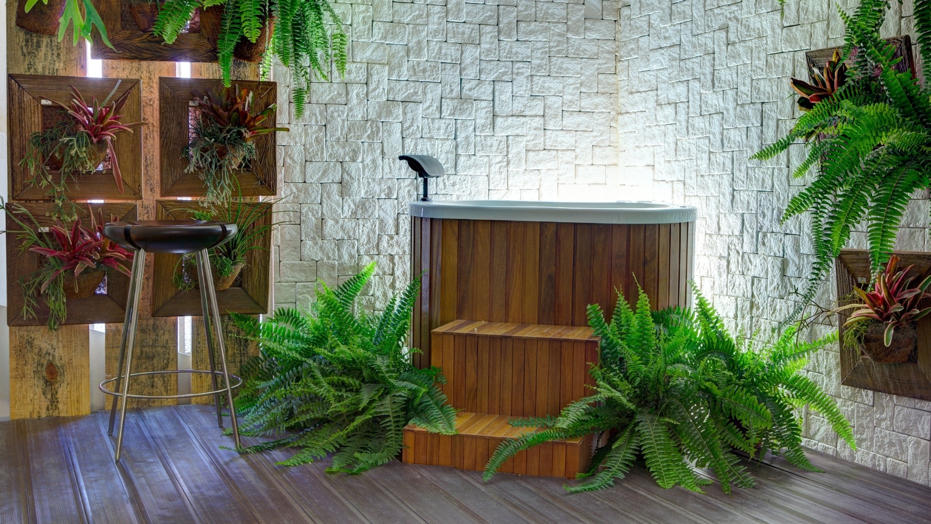 Spa da Noiva pensado por Lucivani Buás para a Morar Mais por Menos em Belo Horizonte, Minas Gerais (16/08 a 30/09/2012): destaque para os painéis de garrafas PET recicladas aplicados e para os tijolos e decks ecológicos - Gustavo Xavier/ Divulgação