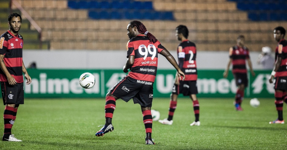 Vagner Love comemora protagonismo no Fla e afirma ter tirado 'carga' de R10  - Futebol - UOL Esporte