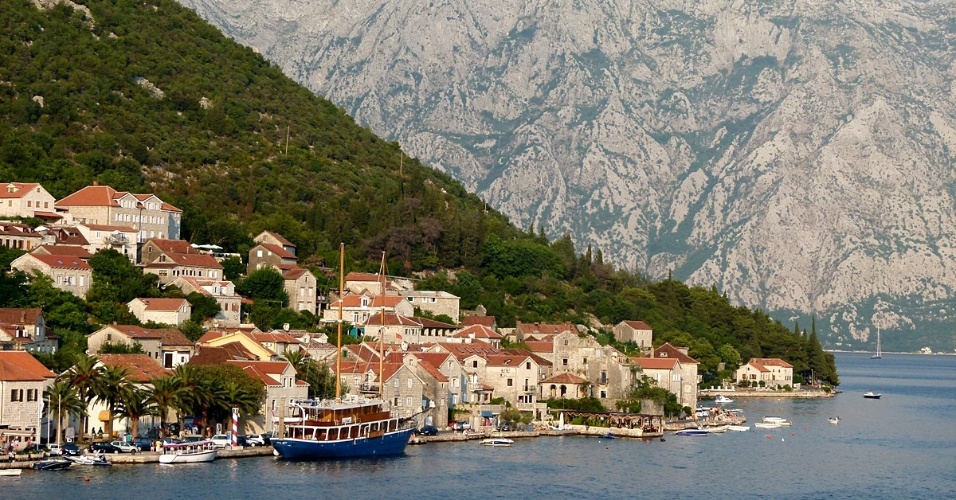 A Baía de Kotor, em Montenegro, é um dos destinos visitados por cruzeiros no mar Adriático