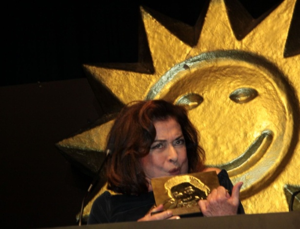 Atriz Betty Faria recebe o troféu Oscarito no Festival de Gramado (16/08/2012) -  Graça Paes/Foto Rio News