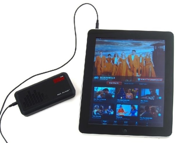 Caixa acústica com 2 w RMS de potência amplifica som de outros aparelhos (inclusive tablets) - Divulgação