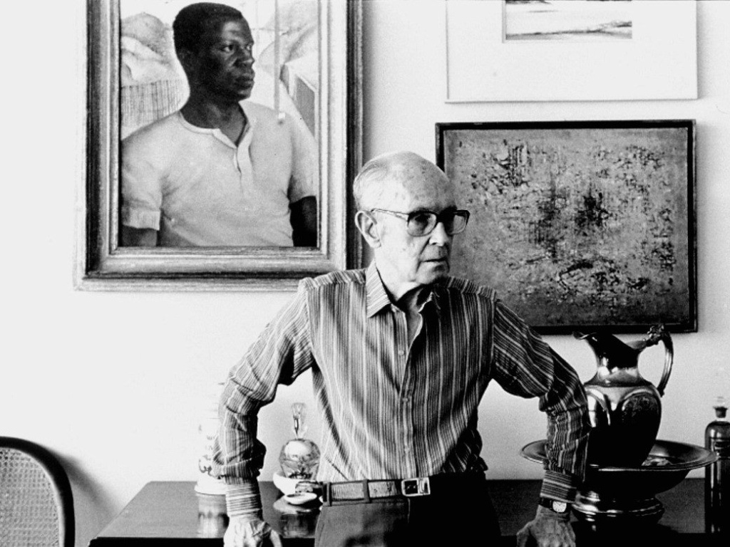 Formado em farmácia, Carlos Drummond de Andrade, não exerceu a profissão e trabalhou como funcionário durante bom tempo de sua vida. Como um bom mineiro era uma pessoa reservada e avessa à entrevista - Carlos Freire