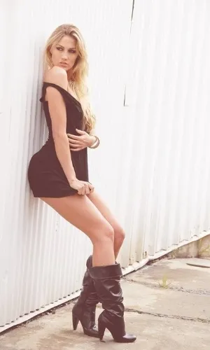 Megan Rossee namora Michael Phelps desde fevereiro de 2012, depois que o casal se conheceu em um bar de Las Vegas, mas o relacionamento só se tornou público durante os Jogos de Londres-2012 - Divulgação