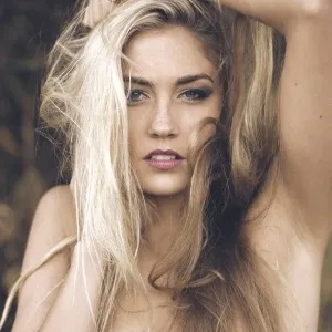 Megan Rossee namora Michael Phelps desde fevereiro de 2012, depois que o casal se conheceu em um bar de Las Vegas, mas o relacionamento só se tornou público durante os Jogos de Londres-2012 - Divulgação