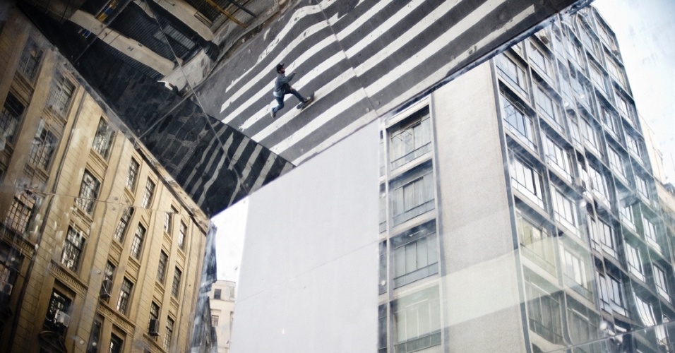 O fotógrafo Renato Custodio mostra a partir deste sábado (18/8/2012), na galeria Logo, em São Paulo, fotos em que registra a interação do skate com a diversas cidades. O trabalho dele ficará exposto por uma semana - Renato Custodio/Divulgação
