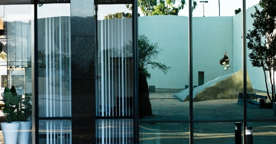 O fotógrafo Renato Custodio mostra a partir deste sábado (18/8/2012), na galeria Logo, em São Paulo, fotos em que registra a interação do skate com a diversas cidades. O trabalho dele ficará exposto por uma semana - Renato Custodio/Divulgação