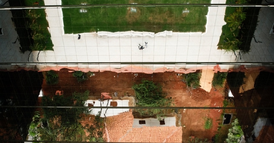 O fotógrafo Renato Custodio mostra a partir deste sábado (18/8/2012), na galeria Logo, em São Paulo, fotos em que registra a interação do skate com a diversas cidades. O trabalho dele ficará exposto por uma semana - Renato Custodio/Divulgação