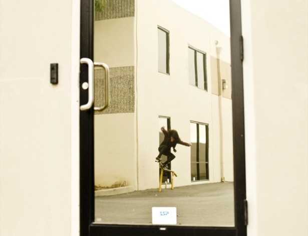 O fotógrafo Renato Custodio mostra a partir deste sábado (18/8/2012), na galeria Logo, em São Paulo, fotos em que registra a interação do skate com a diversas cidades. O trabalho dele ficará exposto por uma semana - Renato Custodio/Divulgação