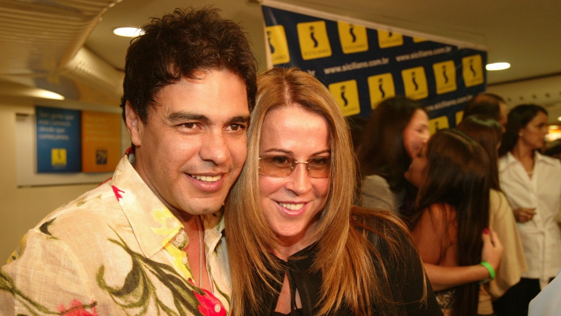 Zezé Di Camargo e a ex-mulher, Zilu, durante o lançamento de um livro em São Paulo (2007) - João Sal/Folhapress