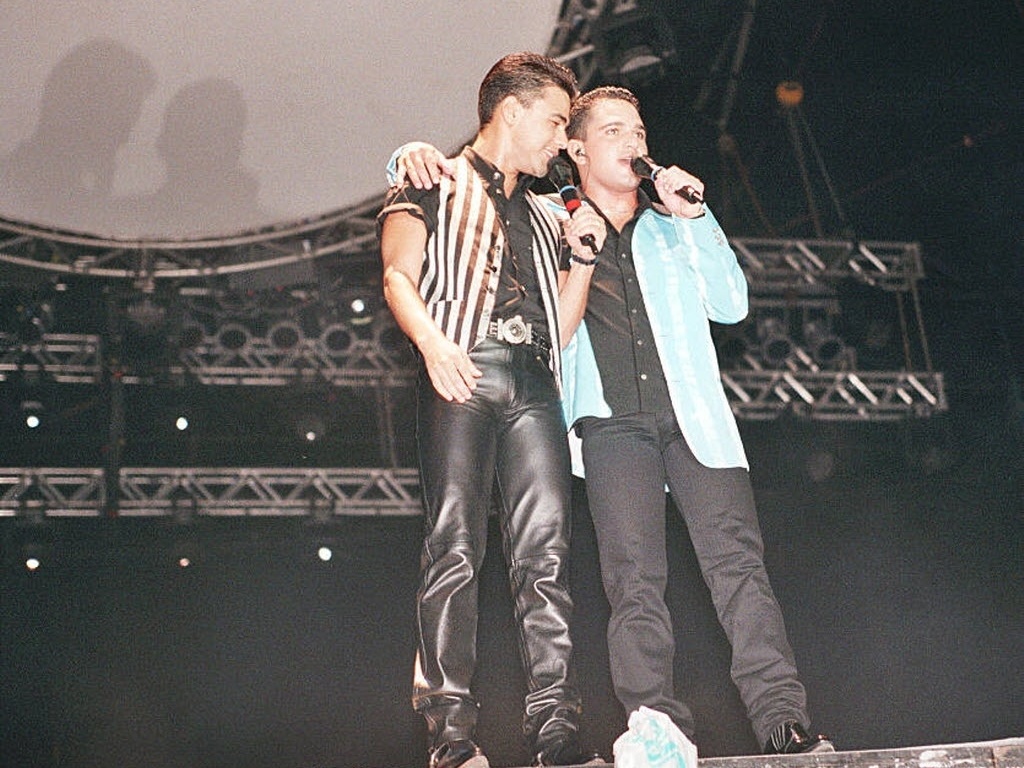 Zezé Di Camargo e Luciano durante apresentação do show na Praia Grande, SP - Rogério Albuquerque/Folha Imagem