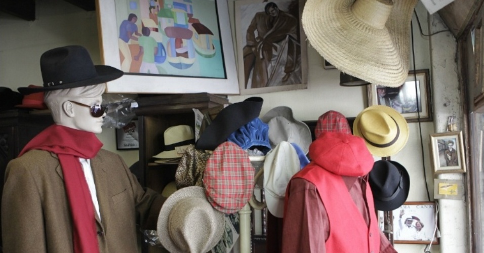 Chapéus na vitrine da loja Plas, em São Paulo  - Fernando Donasci/UOL 