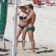 De biquíni tomara que caia, Deborah Secco curtiu praia na Barra da Tijuca, zona oeste do Rio (17/8/12). A atriz estava acompanhada do marido, o jogador de futebol Roger Flores - AgNews