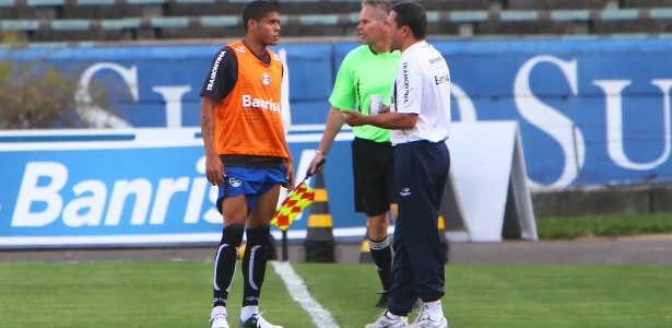 Leandro recebe orientações de Vanderlei Luxemburgo em treino do Grêmio  - Lucas Uebel/Grêmio FBPA