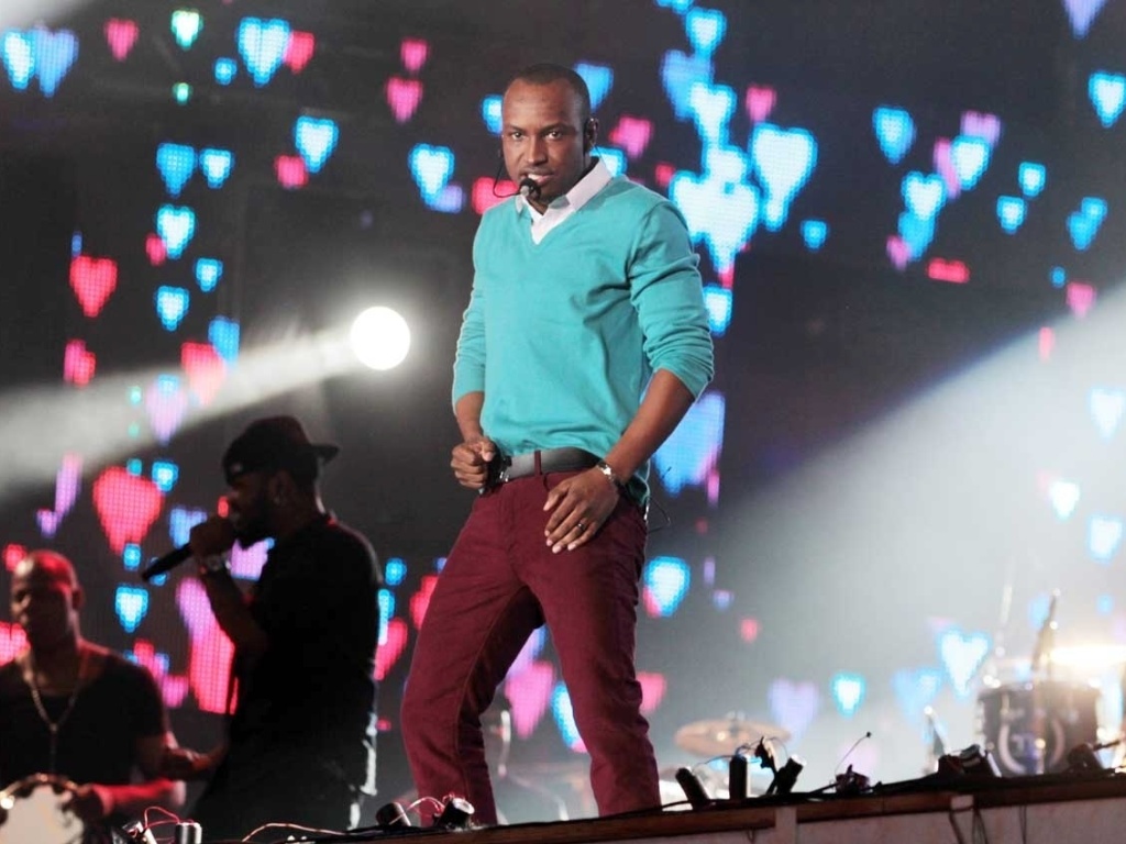 Thiaguinho se apresentou nesta quinta (16) na abertura da Festa do Peão de Barretos 2012 (16/8/12) - Francisco Cepeda e Orlando Oliveira/AgNews