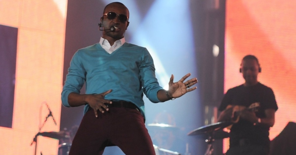 Thiaguinho se apresentou nesta quinta (16) na abertura da Festa do Peão de Barretos 2012 (16/8/12) - Francisco Cepeda e Orlando Oliveira/AgNews