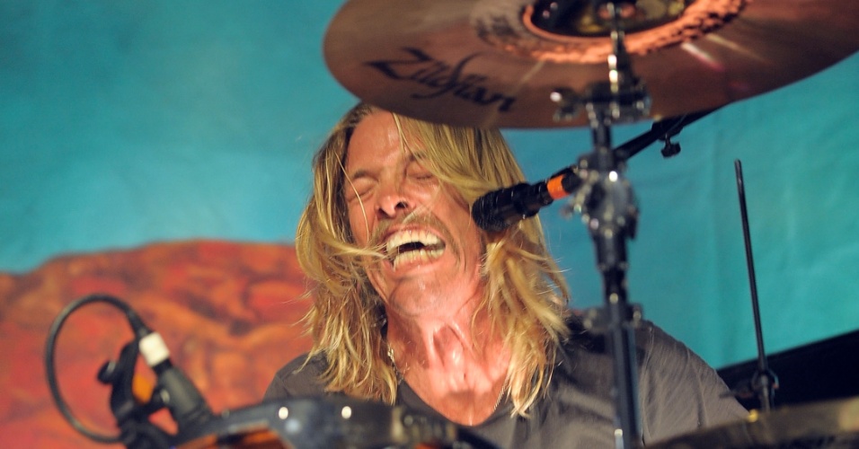 Taylor Hawkins, baterista do Foo Fighters, que já chegou a tocar com Alanis Morissette