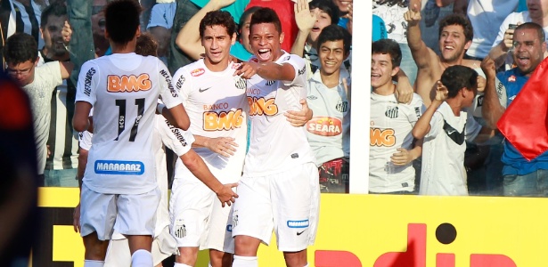 André comemora com Ganso e Neymar gol contra o Corinthians - Robson Ventura/Folhapress