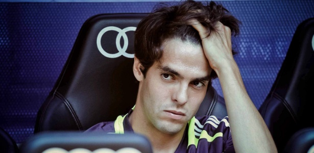 Com futuro indefinido, Kaká assistiu do banco à estreia contra o Valencia no Espanhol - EFE/Emilio Naranjo