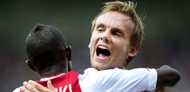 Jody Lukoki comemora com Siem de Jong um dos gols do Ajax na goleada sobre o NEC - Olaf Kraak/EFE