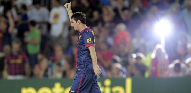 Lionel Messi comemora um de seus gols sobre a Real Sociedad, no Camp Nou - AFP PHOTO / JOSEP LAGO