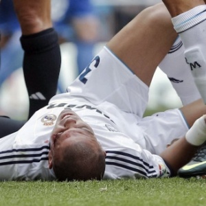 Pepe se chocou com o goleiro Casillas neste domingo, em jogo contra o Valencia - Emilio Naranjo/EFE