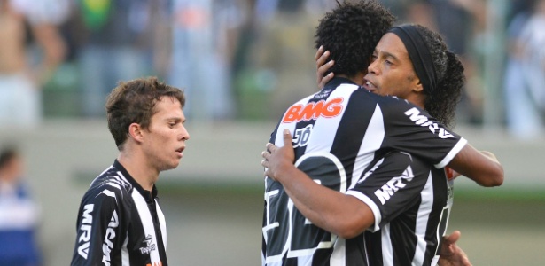Ronaldinho Gaúcho e Jô são companheiros dentro e fora das quatro linhas - PEDRO VILELA/AGÊNCIA I7/AE