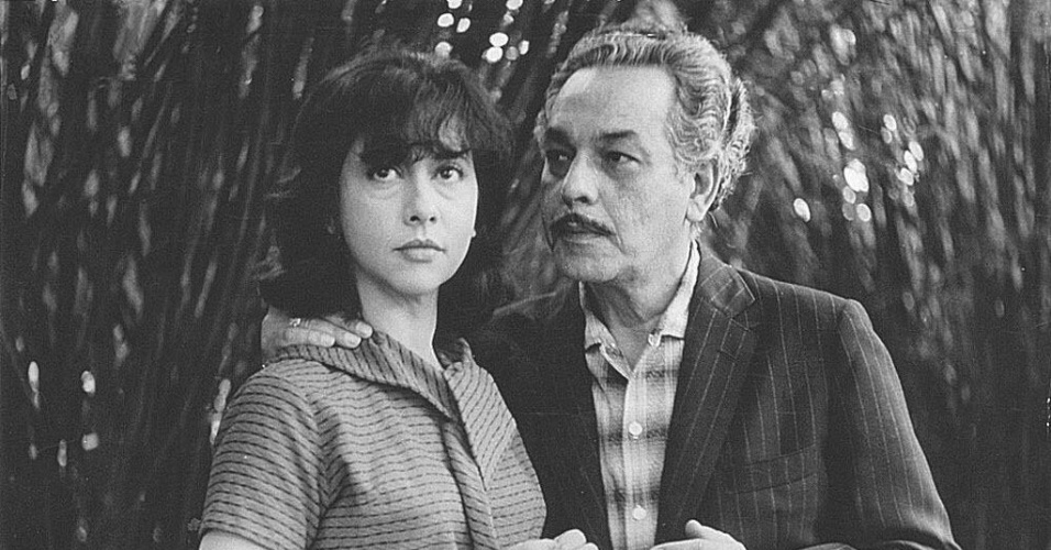 A atriz Fernanda Montenegro e o ator Paulo Gracindo em cena de "A Falecida", filme de Leon Hirszman baseado na peça de Nelson Rodrigues (1965) - Divulgação