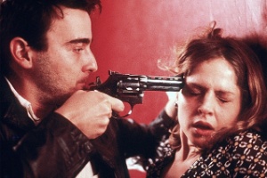 Alexandre Borges e Drica Moraes em cena de "Cachorro", episódio dirigido por José Henrique Fonseca, do filme "Traição" baseado em textos de Nelson Rodrigues (1998) - Divulgação