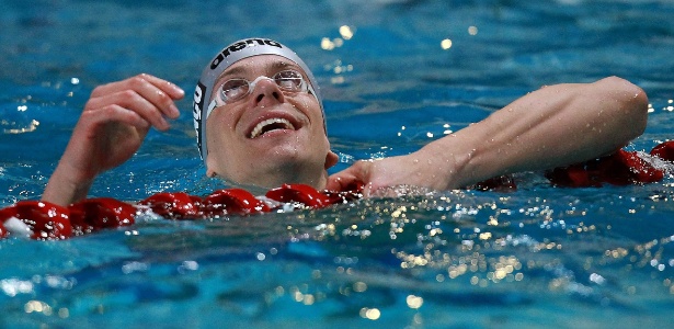 Cesar Cielo, ainda na piscina, sorri após a vitória nos 50 m livre no Trofeu José Finkel - Satiro Sodré/Divulgação