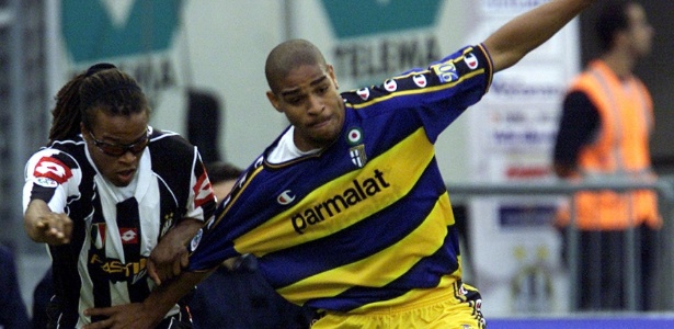 Bons tempos: Adriano Imperador vestiu a camisa do Parma de 2002 a 2004 - Claudio Papi/Reuters