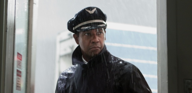 Denzel Washington caracterizado como o capitão William Whitaker no filme "Flight", com previsão de lançamento para setembro - Divulgação/Paramount