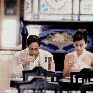 Os atores Fernanda Torres e Pedro Cardoso em "O Primeiro Pecado", dirigido por Arthur Fontes, episódio do filme "Traição", baseado em texto de Nelson Rodrigues (1998) - Divulgação