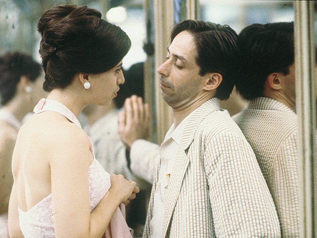 Os atores, Pedro Cardoso e Fernanda Torres, em cena do episódio "O Primeiro Pecado", do filme "Traição", baseado na obra de Nelson Rodrigues (1998) - Divulgação