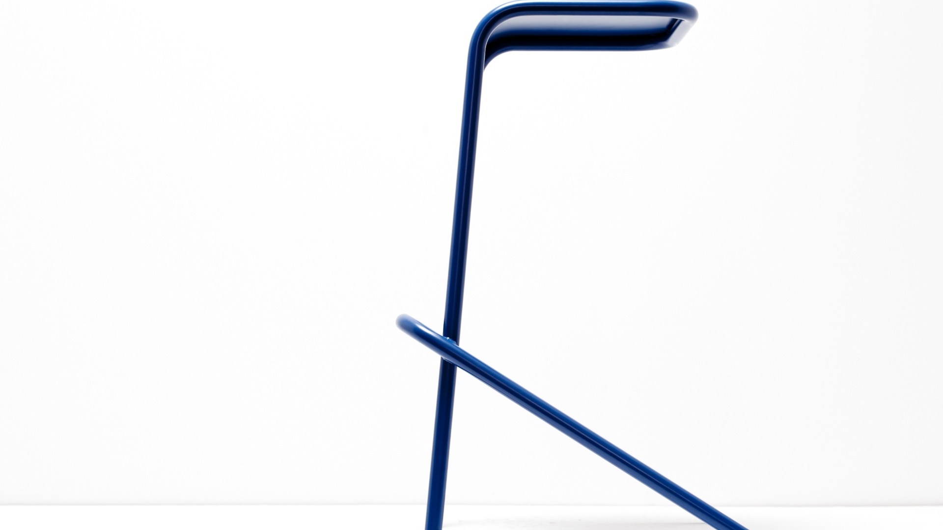 Banqueta Alodia, de 2010, criada por Todd Bracher para a italiana Cappellini. O objeto está exposto no MCB de 23 de agosto a 21 de outubro de 2012  - Divulgação