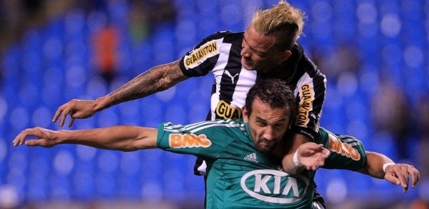 Barcos e Fábio Ferreira, do Botafogo em uma das quatro derrotas contra cariocas - Marcelo Sayão/EFE