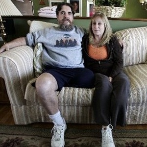 David e Linda Kubert sofreram amputações após um acidente causado por um motorista que enviava SMS enquanto dirigia - Reprodução