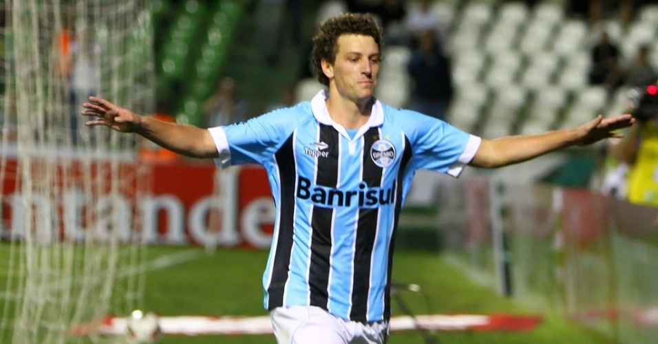 Meia Elano comemora gol do Grêmio na segunda partida da segunda fase da Copa Sul-Americana (22/08/2012)