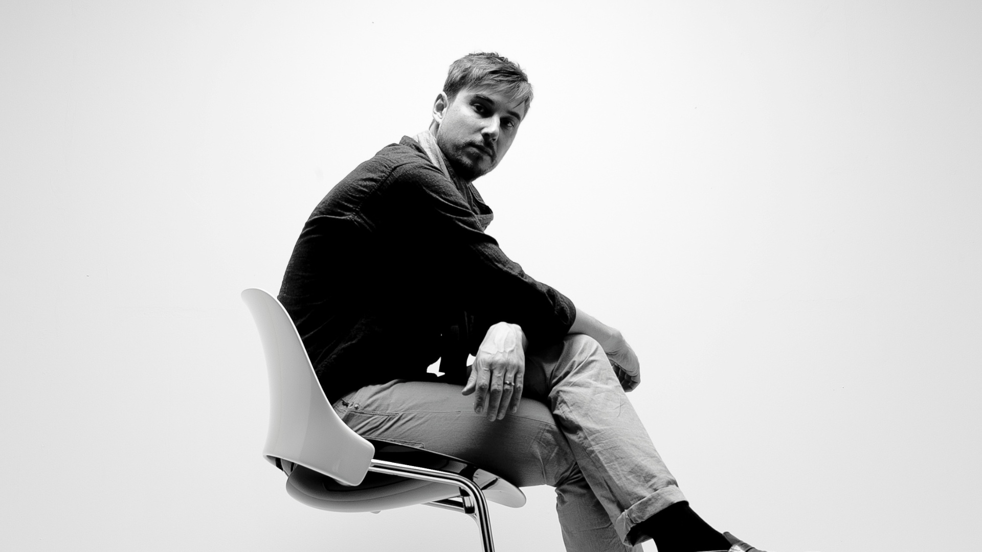 O designer norte-americano Todd Bracher, que vem ao Brasil para participar do Design Weekend. No MCB, de 23 de agosto a 21 de outubro de 2012, fica em cartaz a primeira exposição latino-americana da sua última década de trabalho - Divulgação